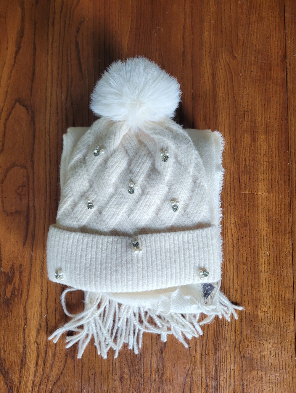 Vince Camuto Cream Beaded Knit Hat And Fringe Scarf Set.